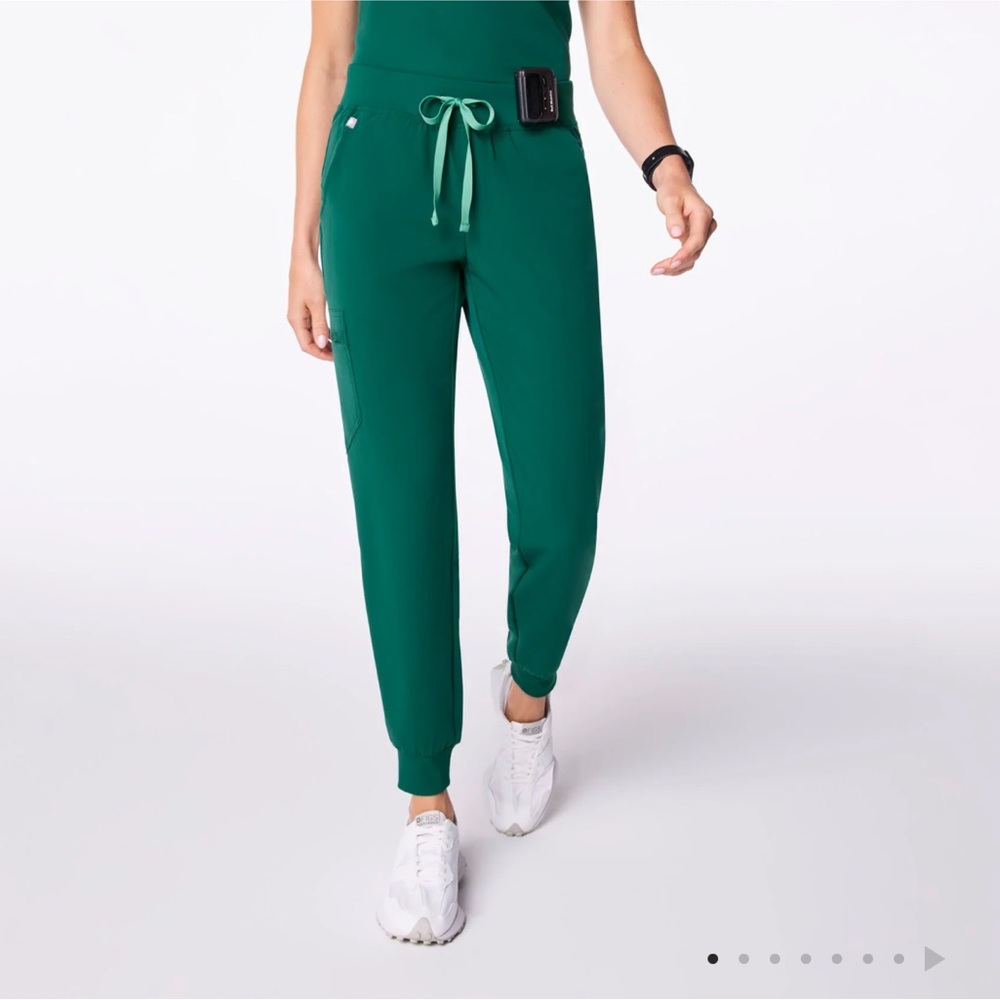CLOSET TEMPORARILY CLOSING IN JANUARY‼️ 💚FIGS 💚 Zamora Jogger Scrub Pants